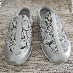Easy spirit slip in clog sneaker silver white